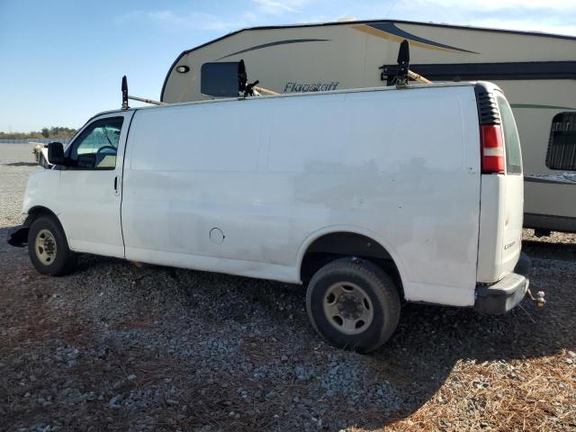 1GCGG29C081184915 - 2008 CHEVROLET EXPRESS G2 WHITE photo 2