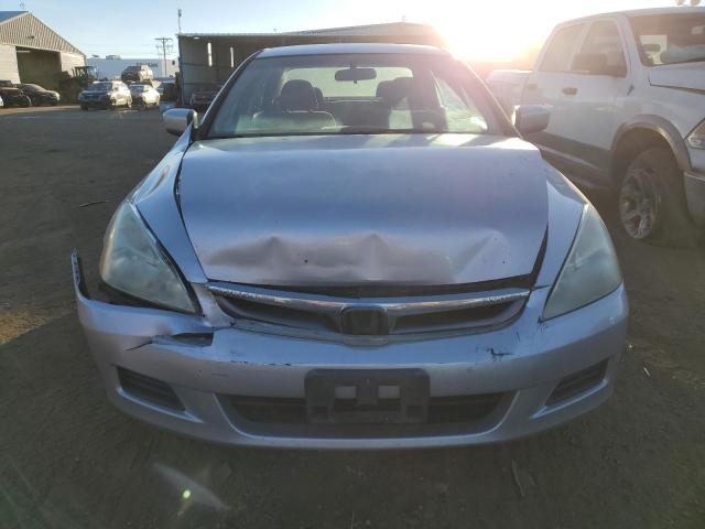 1HGCM56396A047953 - 2006 HONDA ACCORD SE SILVER photo 5