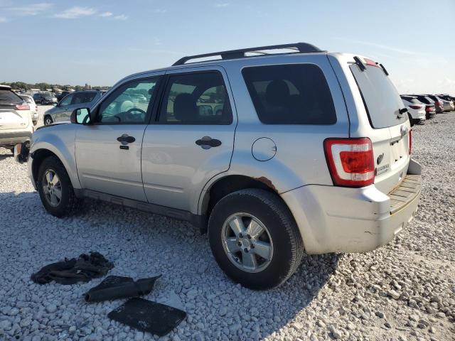 1FMCU0DG9BKC09944 - 2011 FORD ESCAPE XLT SILVER photo 2