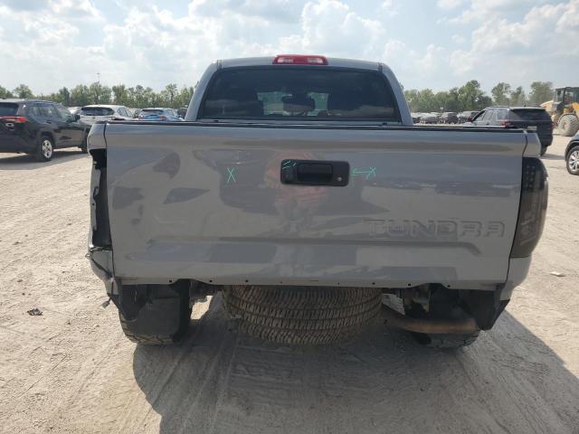 5TFDW5F14JX714591 - 2018 TOYOTA TUNDRA CREWMAX SR5 GRAY photo 6