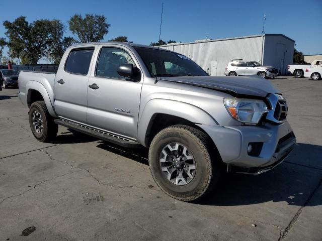 3TMJU4GN6FM190765 - 2015 TOYOTA TACOMA DOUBLE CAB PRERUNNER SILVER photo 4