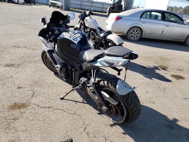 JS1GR7MA7B2102140 - 2011 SUZUKI GSX750 GRAY photo 3