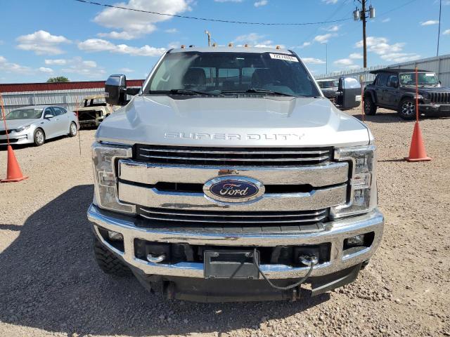 1FT7W2B63JED01117 - 2018 FORD F250 SUPER DUTY SILVER photo 5