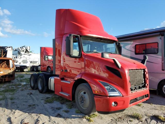 4V4WC9EG3KN198806 - 2019 VOLVO VNR RED photo 1