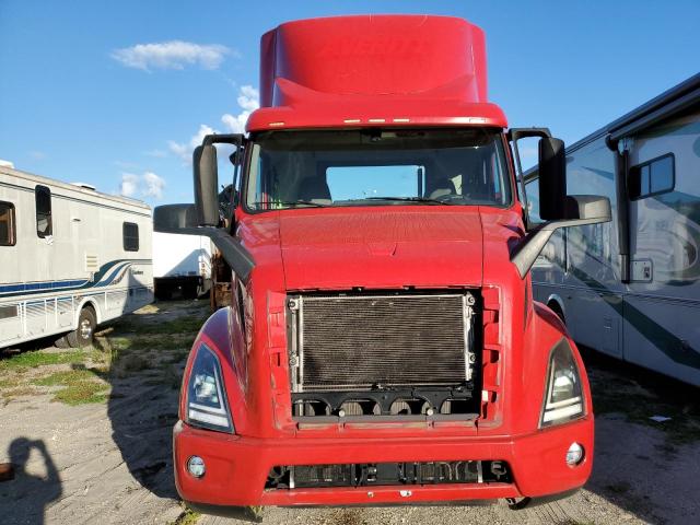 4V4WC9EG3KN198806 - 2019 VOLVO VNR RED photo 9