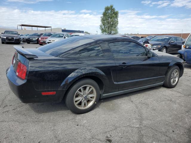 1ZVFT80NX55150877 - 2005 FORD MUSTANG BLACK photo 3