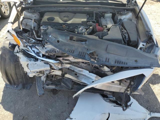 4T1B11HK1JU113673 - 2018 TOYOTA CAMRY L WHITE photo 11