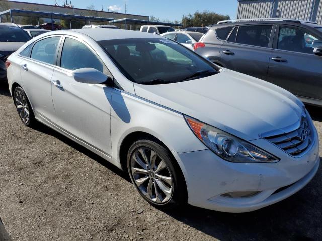 5NPEC4AC8BH240349 - 2011 HYUNDAI SONATA SE WHITE photo 4