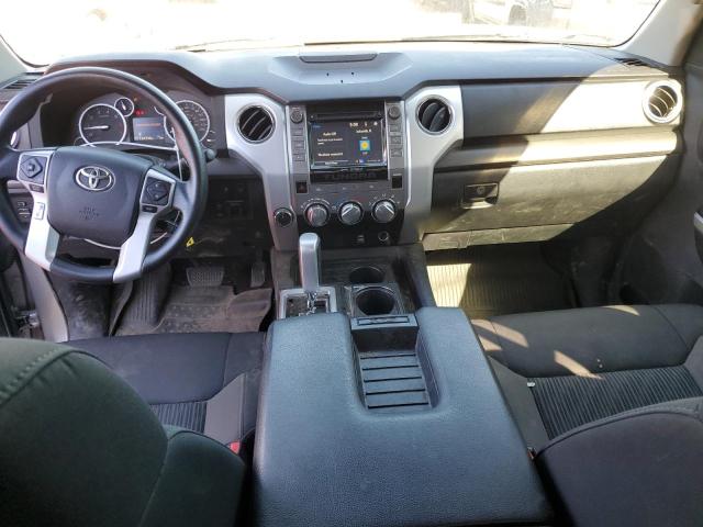 5TFUW5F10HX642900 - 2017 TOYOTA TUNDRA DOUBLE CAB SR/SR5 SILVER photo 8