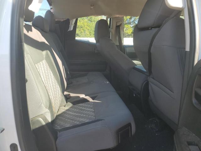 5TFRM5F10JX122892 - 2018 TOYOTA TUNDRA DOUBLE CAB SR/SR5 WHITE photo 10
