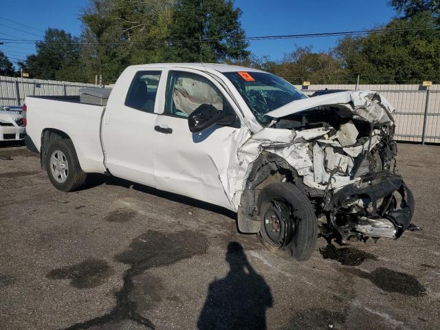 5TFRM5F10JX122892 - 2018 TOYOTA TUNDRA DOUBLE CAB SR/SR5 WHITE photo 4