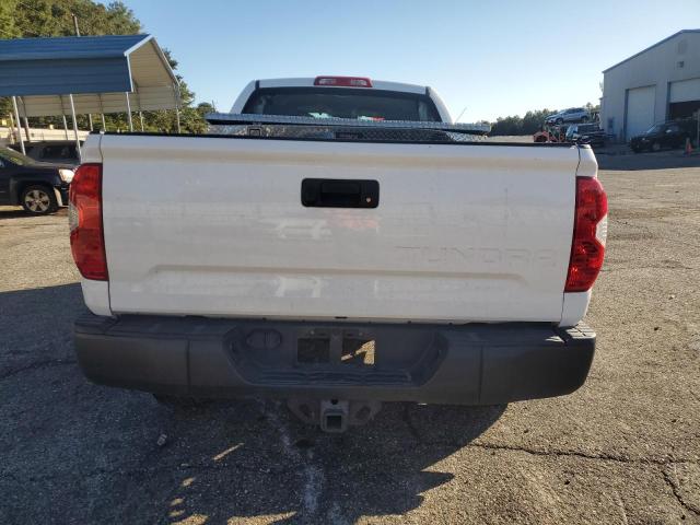 5TFRM5F10JX122892 - 2018 TOYOTA TUNDRA DOUBLE CAB SR/SR5 WHITE photo 6