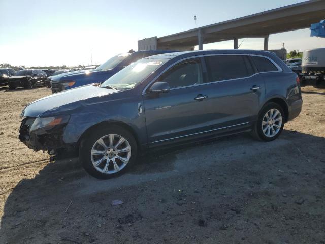 2LMHJ5FK3JBL01111 - 2018 LINCOLN MKT BLUE photo 1