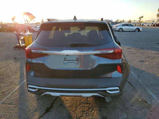 KNDEU2AA6N7311685 - 2022 KIA SELTOS S GRAY photo 6