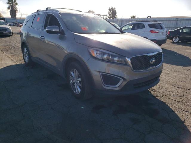 5XYPGDA54HG218394 - 2017 KIA SORENTO LX GRAY photo 4