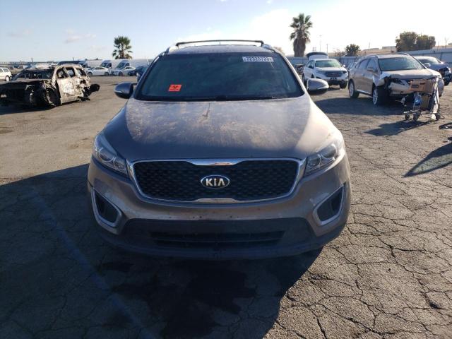 5XYPGDA54HG218394 - 2017 KIA SORENTO LX GRAY photo 5