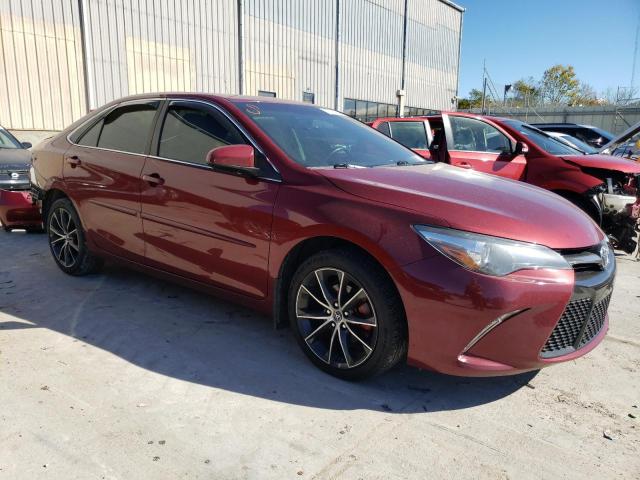 4T1BF1FKXFU998192 - 2015 TOYOTA CAMRY LE RED photo 4