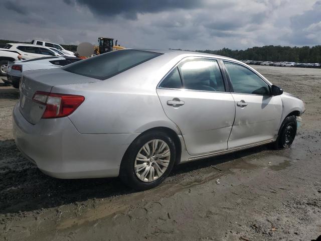 4T1BF1FK9EU419403 - 2014 TOYOTA CAMRY L SILVER photo 3