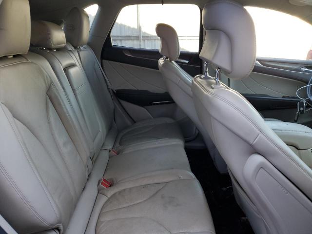 5LMCJ3C97HUL21262 - 2017 LINCOLN MKC RESERVE RED photo 10