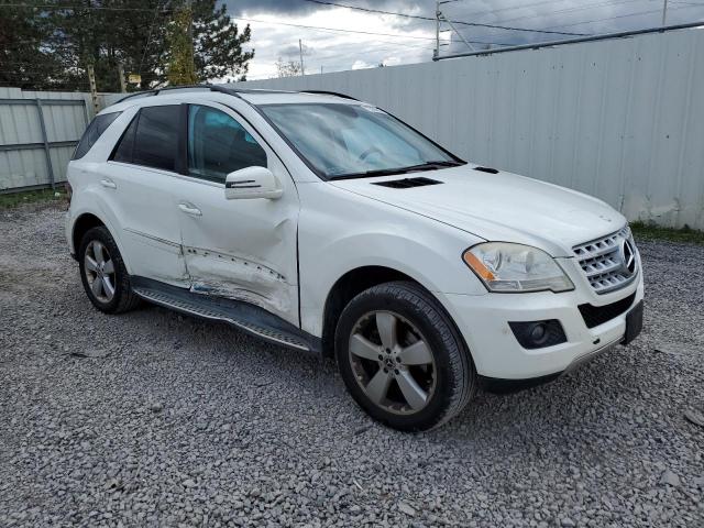 4JGBB8GB1BA676586 - 2011 MERCEDES-BENZ ML 350 4MATIC WHITE photo 4