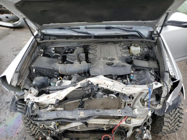 JTEBU5JR3J5511337 - 2018 TOYOTA 4RUNNER SR5/SR5 PREMIUM 银色 照片 12