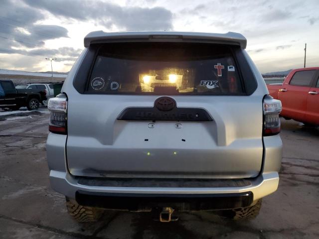 JTEBU5JR3J5511337 - 2018 TOYOTA 4RUNNER SR5/SR5 PREMIUM 银色 照片 6