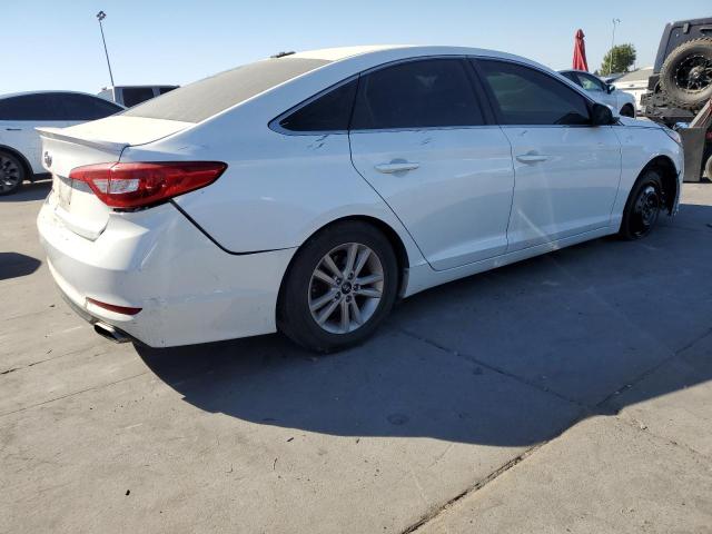 5NPE24AF4HH520775 - 2017 HYUNDAI SONATA SE WHITE photo 3