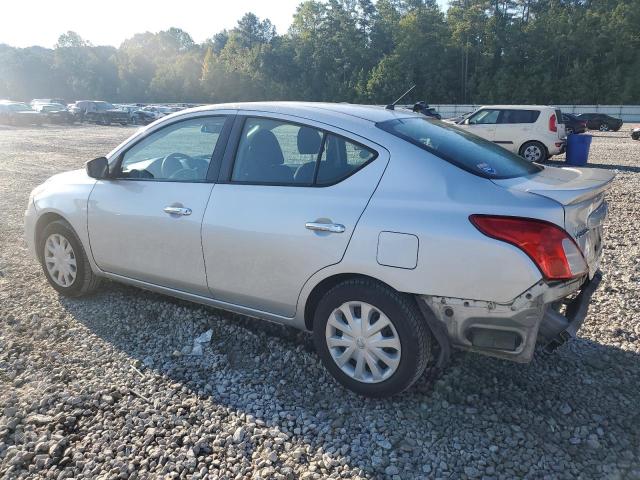 3N1CN7APXJK438993 - 2018 NISSAN VERSA S SILVER photo 2