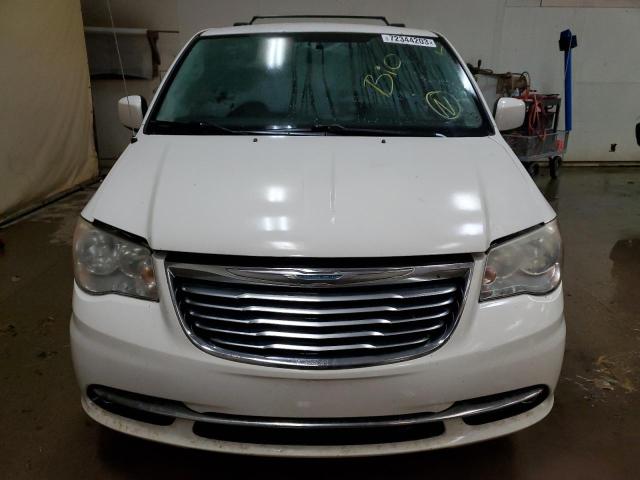 2C4RC1BG3DR777198 - 2013 CHRYSLER TOWN & COU TOURING WHITE photo 5