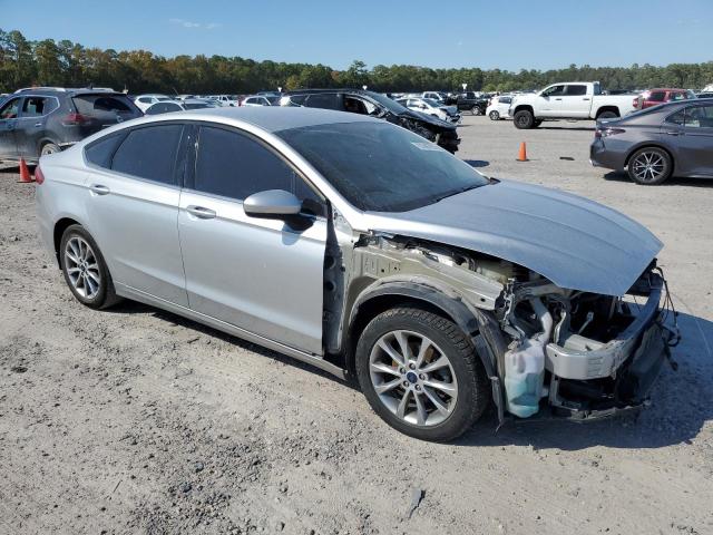 3FA6P0HD7HR154770 - 2017 FORD FUSION SE SILVER photo 4