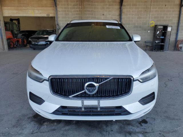 YV4A22RK9J1035319 - 2018 VOLVO XC60 T6 MOMENTUM WHITE photo 5