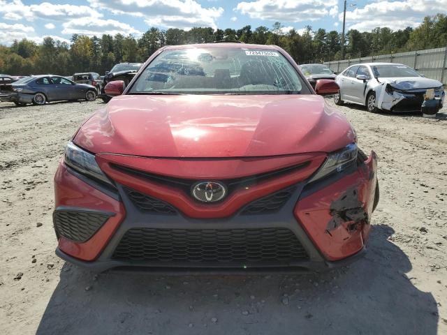 4T1G11AK4MU491460 - 2021 TOYOTA CAMRY SE RED photo 5