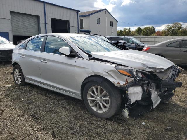 5NPE24AF2KH784455 - 2019 HYUNDAI SONATA SE SILVER photo 4