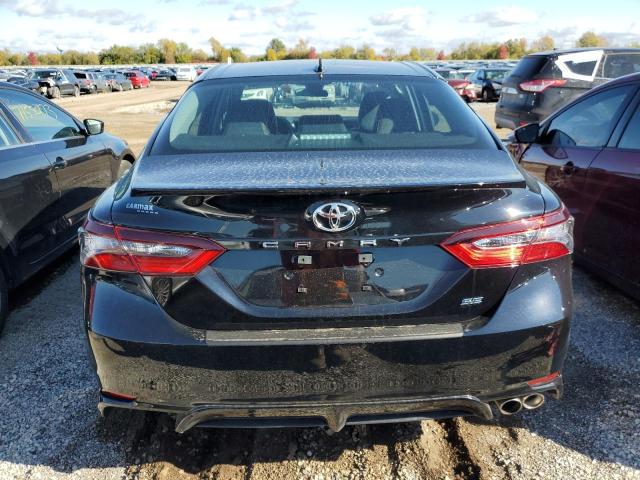 4T1G11AK3MU496021 - 2021 TOYOTA CAMRY SE BLACK photo 6