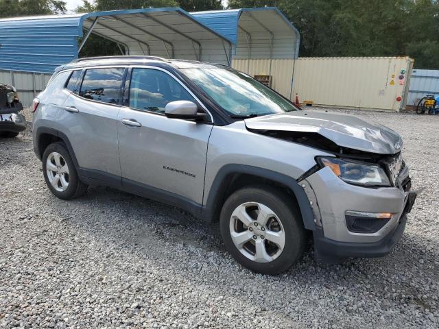 3C4NJDBB1JT483060 - 2018 JEEP COMPASS LATITUDE SILVER photo 4