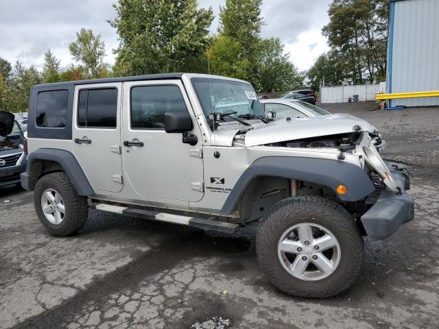 1J4GA39167L128609 - 2007 JEEP WRANGLER X GRAY photo 4