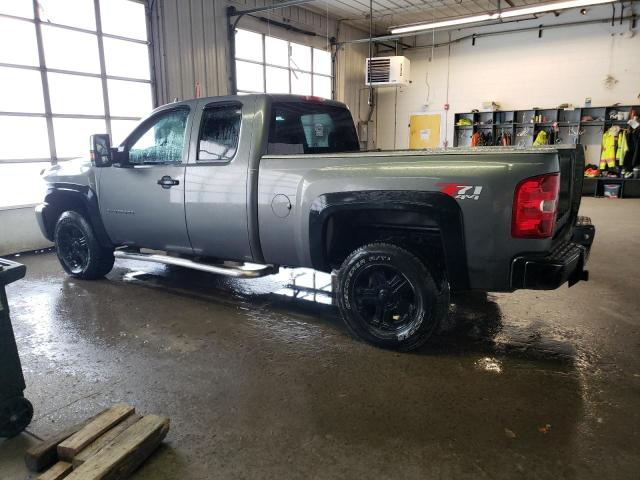 1GCRKSE33BZ411763 - 2011 CHEVROLET SILVERADO K1500 LT GRAY photo 2