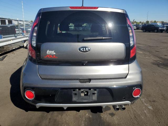 KNDJX3AA2J7574259 - 2018 KIA SOUL ! GRAY photo 6