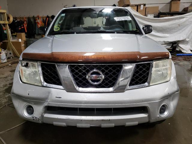 5N1AR18W85C752832 - 2005 NISSAN PATHFINDER LE ვერცხლისფერი ფოტო 5