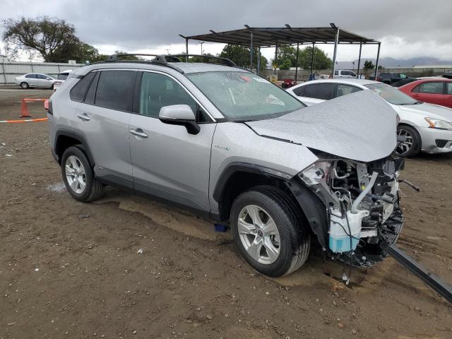 4T3RWRFV0MU048838 - 2021 TOYOTA RAV4 XLE SILVER photo 4