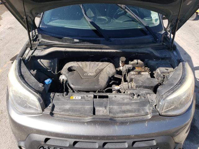 KNDJN2A25F7119132 - 2015 KIA SOUL GRAY photo 12