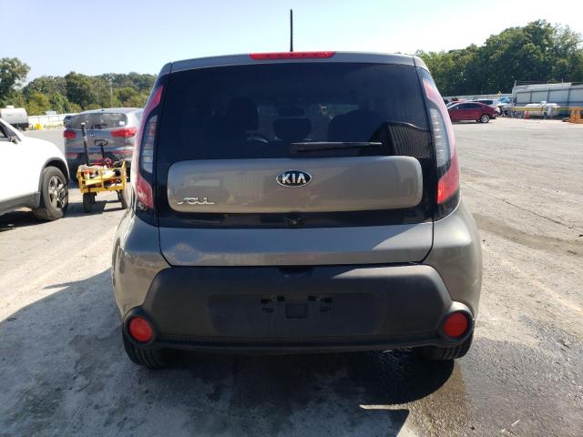 KNDJN2A25F7119132 - 2015 KIA SOUL GRAY photo 6