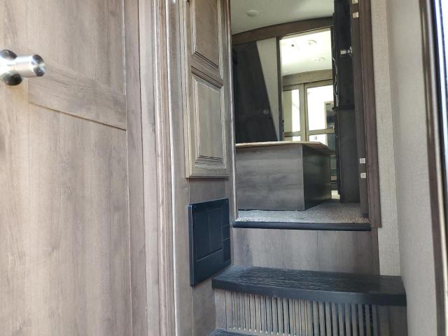 4YDF39327K4700836 - 2019 KEYSTONE MONTANA BEIGE photo 5