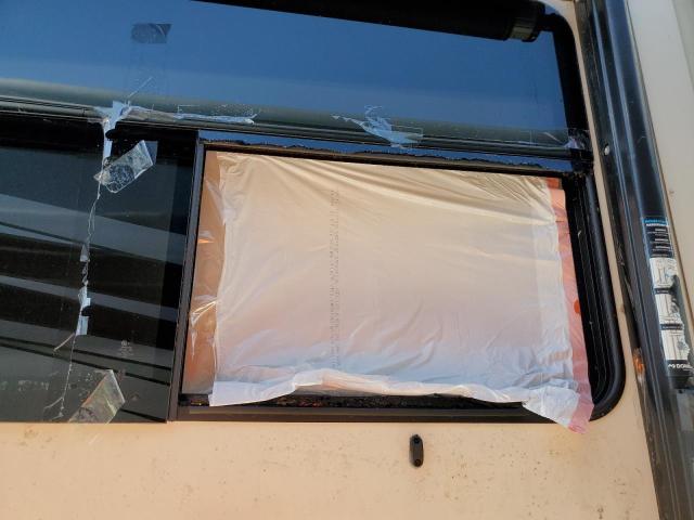 4YDF39327K4700836 - 2019 KEYSTONE MONTANA BEIGE photo 9