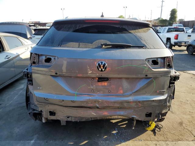 1V26C2CA7LC202417 - 2020 VOLKSWAGEN ATLAS CROS SE ნაცრისფერი ფოტო 6