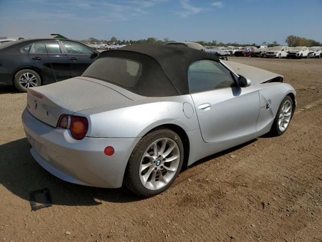 4USBT33564LR68658 - 2004 BMW Z4 2.5 SILVER photo 3