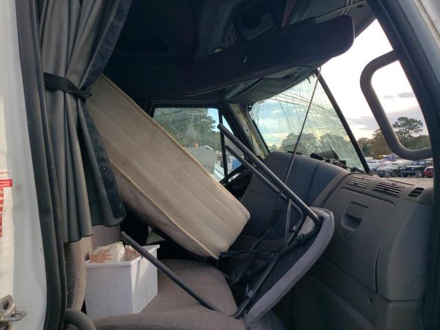 1FUJGLDR5BSAS0760 - 2011 FREIGHTLINER CASCADIA 125 WHITE photo 5