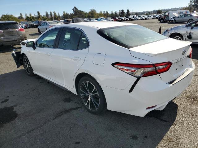 4T1B11HK5JU091404 - 2018 TOYOTA CAMRY L WHITE photo 2