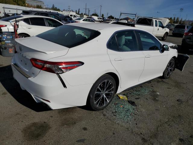 4T1B11HK5JU091404 - 2018 TOYOTA CAMRY L WHITE photo 3