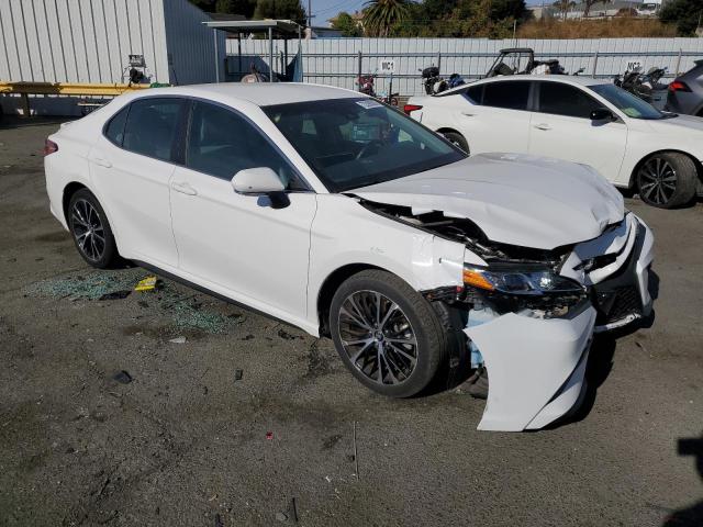 4T1B11HK5JU091404 - 2018 TOYOTA CAMRY L WHITE photo 4